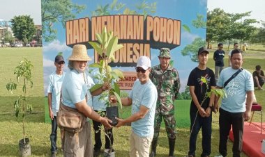 Peringati HMPI 2025 DLH Kabupaten Kediri Gelar Penghijaun di Lapangan Desa Tulungrejo Pare