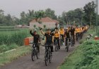 Keliling Kampung Bersepeda Kapolres Kediri Ajak Warga Jaga Lingkungan